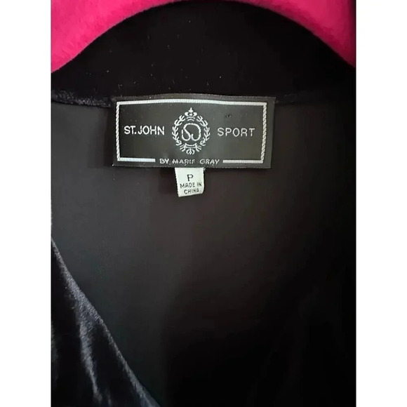 St. John Women's Black velour hooded Jacket Size small - Picture 6 of 6